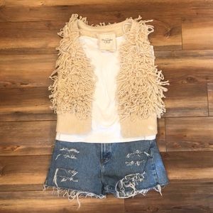✨5 for $25✨ Abercrombie & Fitch Shaggy Cream Vest M/L